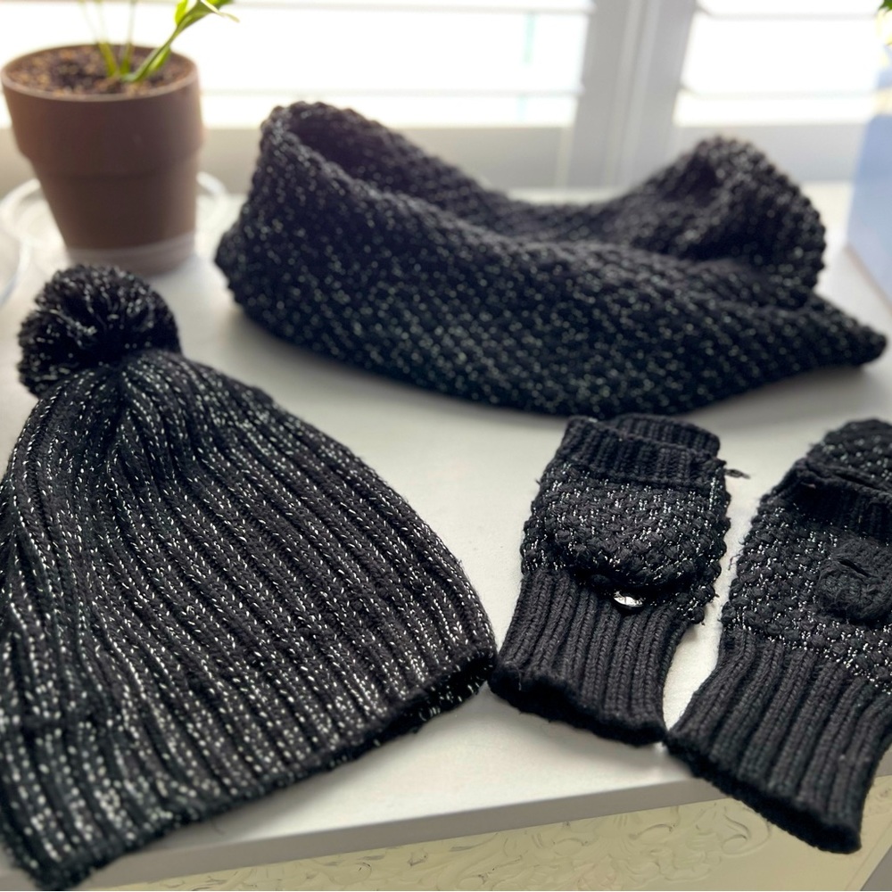 Calvin Klein chunky knit eternity scarf, hat with Pom and mitten set.